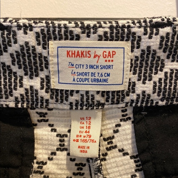 Gap Women's Black and White Patterned Shorts NWT - Picture 2 of 7